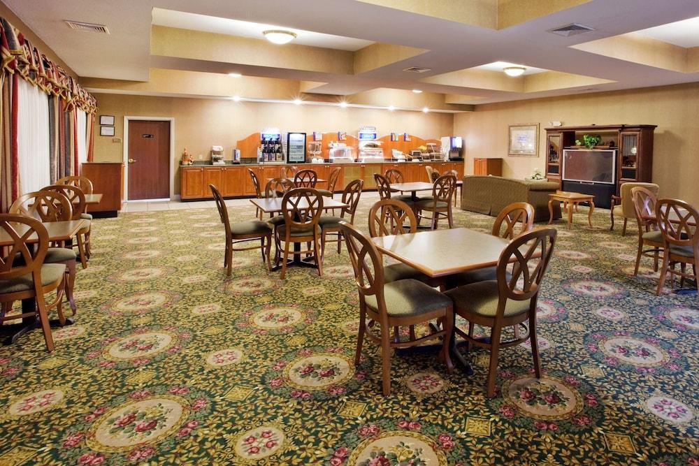 Holiday Inn Express And Suites Thomasville By Ihg Exterior photo